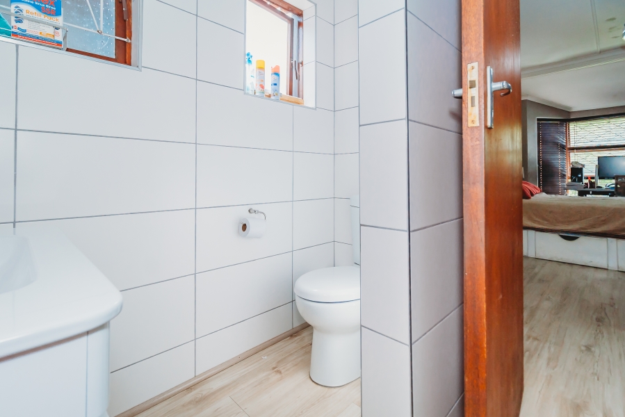 4 Bedroom Property for Sale in Twee Rivieren Western Cape